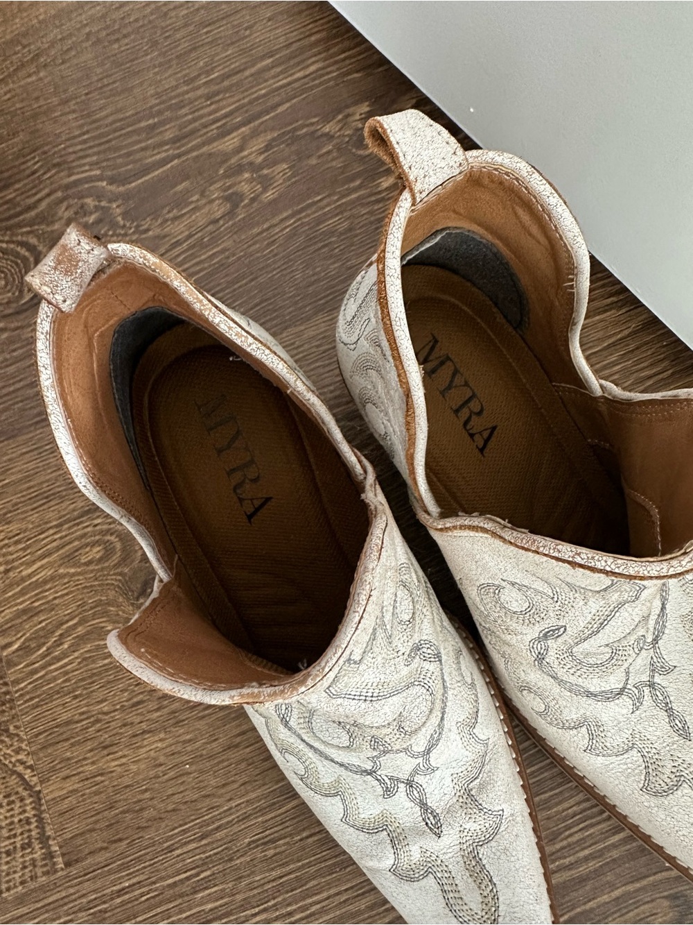 *Sizing Issue* MYRA Embroidered Western Cowboy Ankle Booties - Genuine Leather - Picture 7 of 10